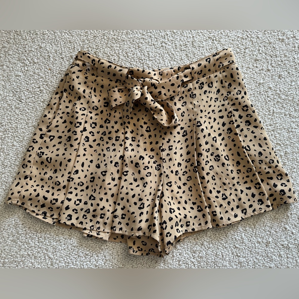 Aritzia High Rise Leopard Print Women Shorts